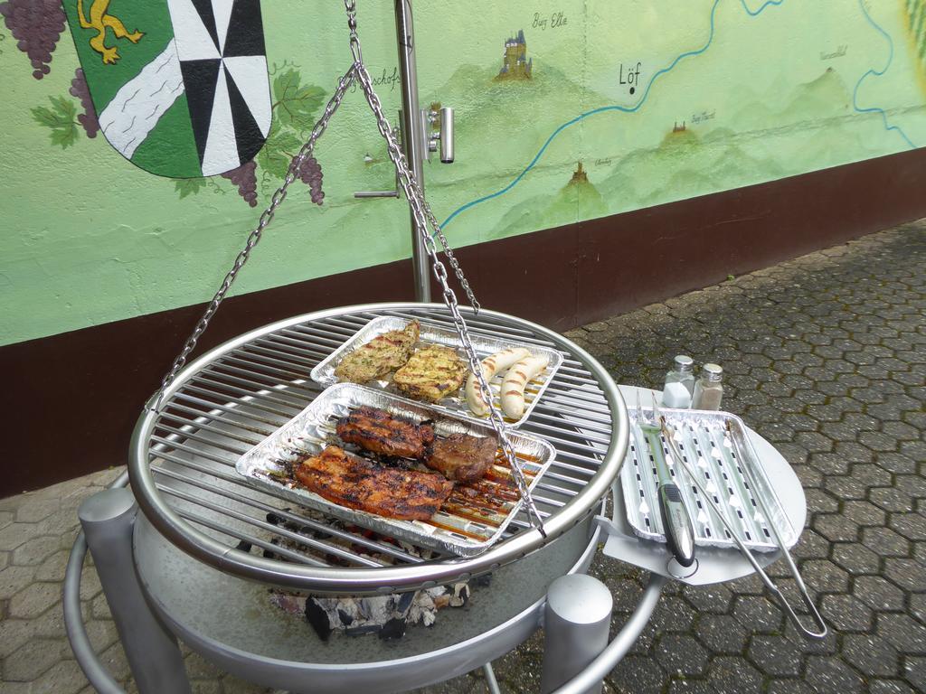 Ferienwohnungen im Moseltal Löf Exterior foto